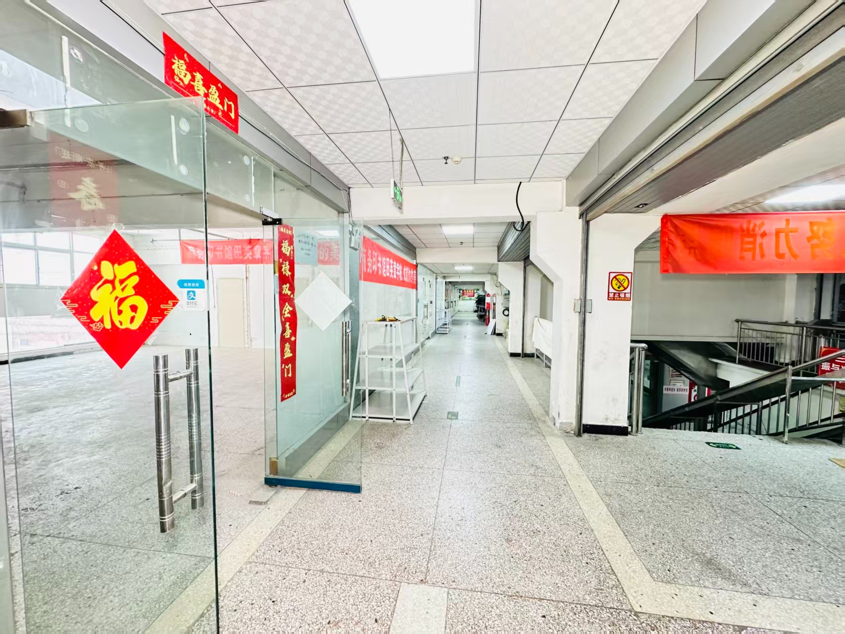 空港国际灵活办公空间，满足企业不同发展阶段需求 ✨ 商业配套完善，助力企业快速成长 ✨ AI产业资源链接，共建创新生态 ✨ 办公、展示、运营一体化空间  现在入驻，抢占AI产业发展新赛道！