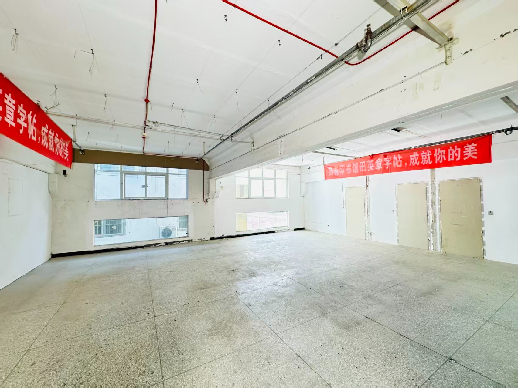 空港国际重点吸引人工智能应用、数字经济、电商直播、智能制造服务、软件开发、科技创新企业及创业团队入驻